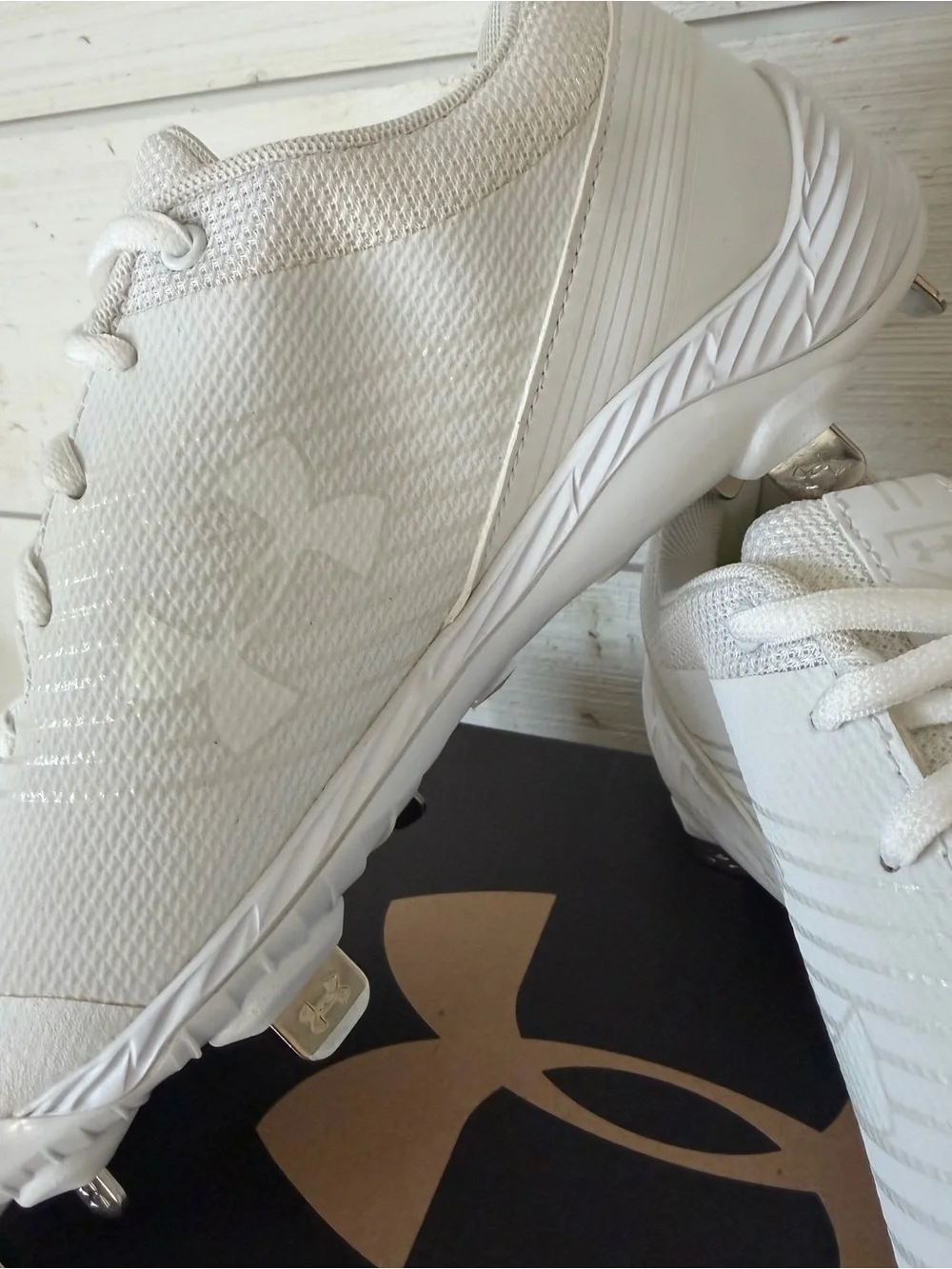 Under Armour UA W Glyde ST Womens 7.5 White Metal Softball Cleats 1297335-100